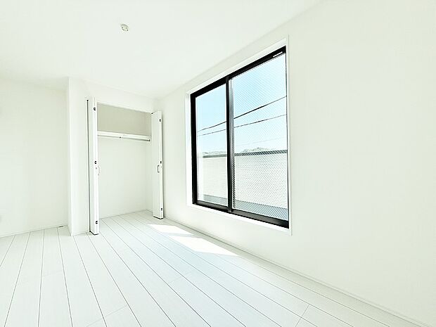 【洋室】■自分だけのスペース どんなお部屋にするかとっても楽しみですね