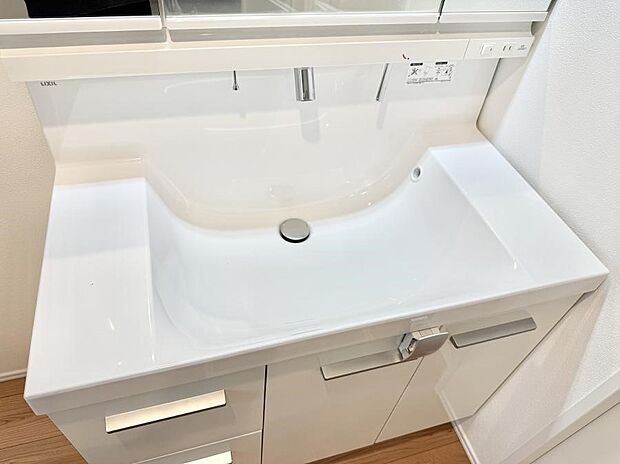 【ハンドシャワー付洗面台】■手洗いや顔を洗う時も快適に使える便利なシャワー