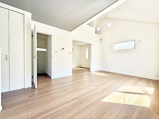 【リビング】■家族の時間を彩る、快適で癒される空間