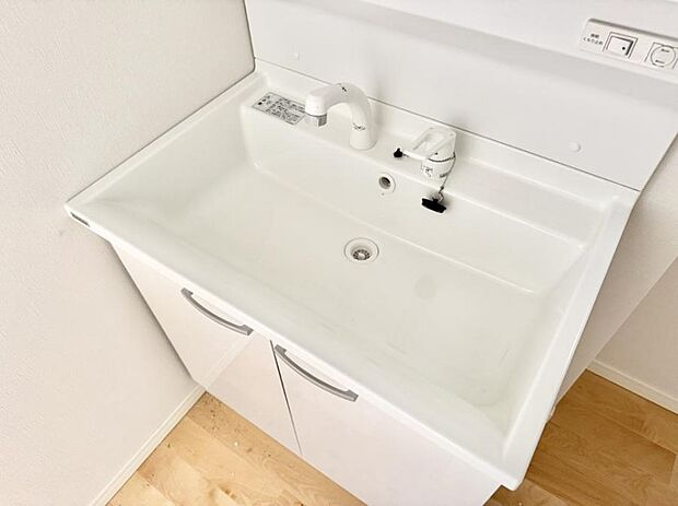 【ハンドシャワー付洗面台】■手洗いや顔を洗う時も快適に使える便利なシャワー