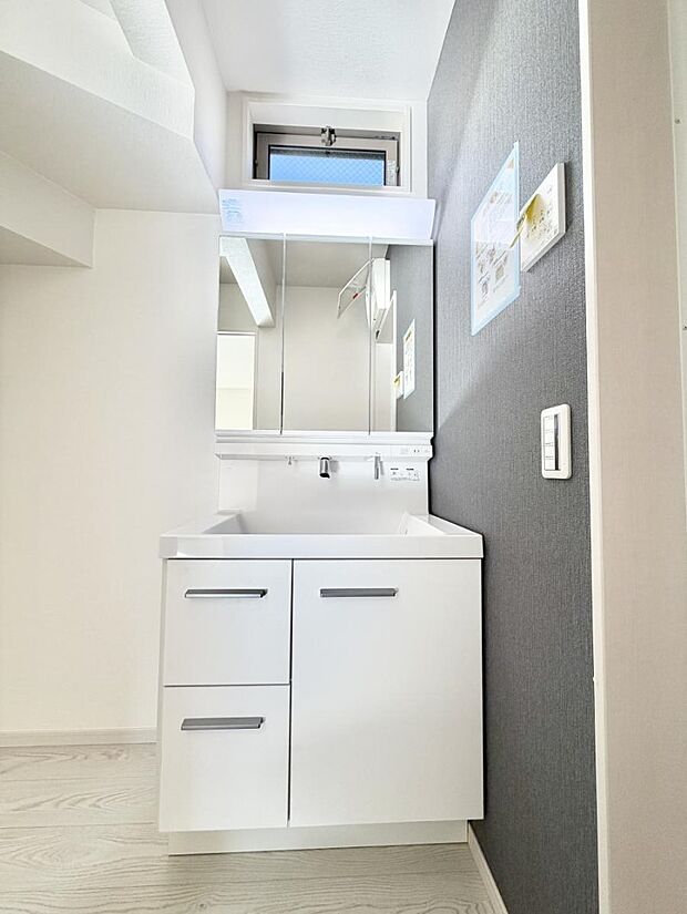 【洗面台・洗面所】■明るい洗面所は毎朝の歯磨きも楽しくできちゃいそうです♪