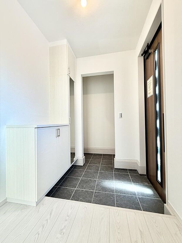 【玄関】■広々、綺麗な玄関でお客様をお出迎え！