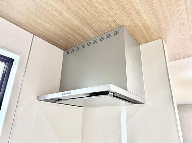 【レンジフード】■調理時の蒸気や匂いが換気扇に誘導され、効率的に排煙ができます。