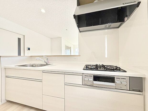 【キッチン】■家族の絆を深める、温もりのあるキッチン