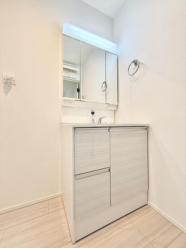 【洗面台・洗面所】■明るい洗面所は毎朝の歯磨きも楽しくできちゃいそうです♪