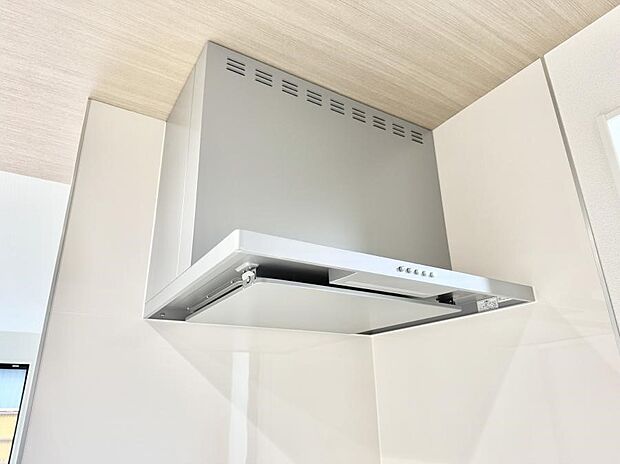 【レンジフード】■調理時の蒸気や匂いが換気扇に誘導され、効率的に排煙ができます。