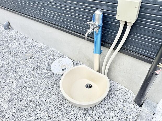 【その他現地】■ガーデニングや洗車などの際に大活躍な屋外立水栓  