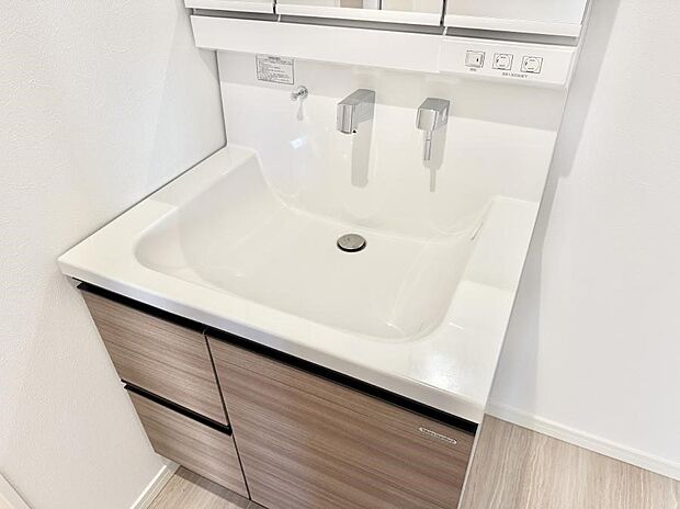 【ハンドシャワー付洗面台】■手洗いや顔を洗う時も快適に使える便利なシャワー