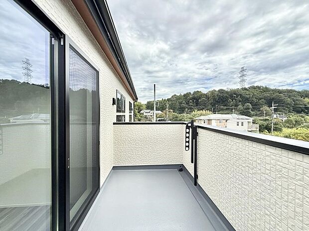 【バルコニー】■ 空を眺めながら、ほっと一息つける特別な空間