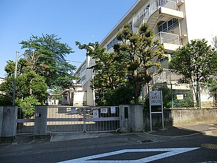 川崎市立白幡台小学校 270m(4分)