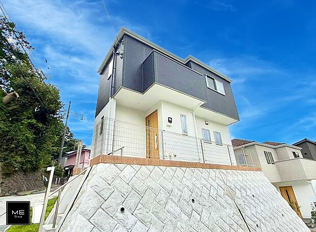 【現地外観写真】■暮らしを彩る充実した設備仕様が備わった住まい