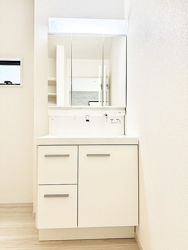 【洗面台・洗面所】■明るい洗面所は毎朝の歯磨きも楽しくできちゃいそうです♪