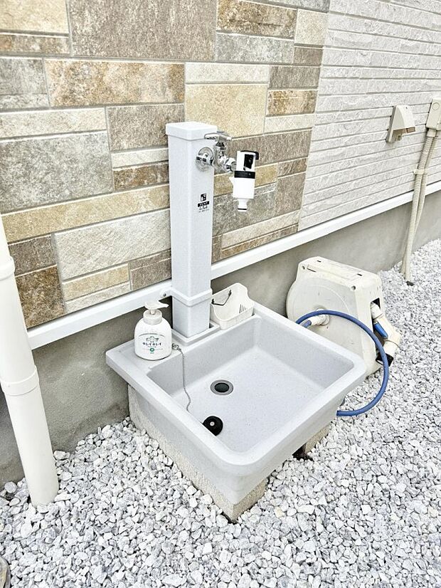 【その他現地】■ガーデニングや洗車などの際に大活躍な屋外立水栓  