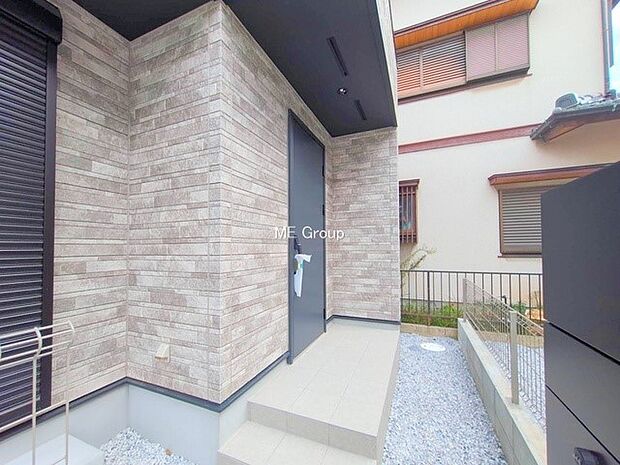 【玄関】■ 帰るたびにホッとする、安心感のある佇まい