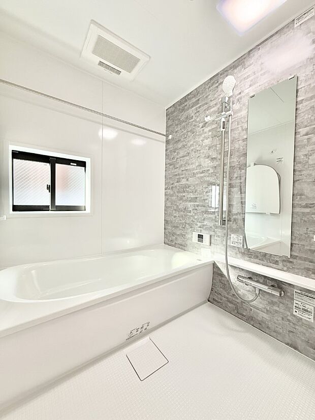 【浴室】■一日の疲れを癒す、心落ち着く空間です