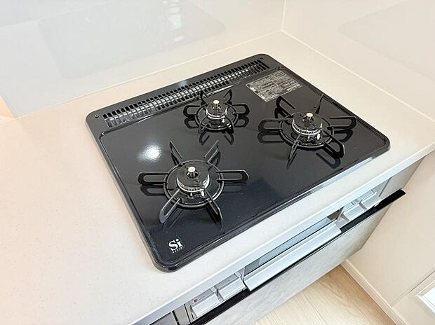 【3口ガスコンロ】■一度に多くの料理ができ便利で効率的