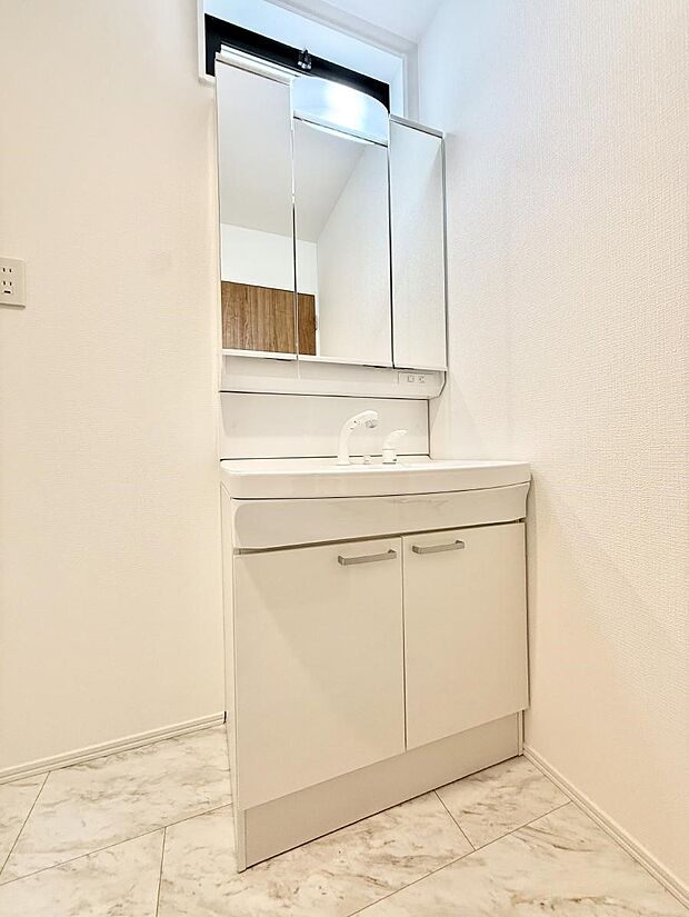 【洗面台・洗面所】■家族みんなが使いやすい配置です