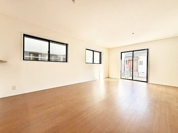 【リビング】■家族の時間を彩る、快適で癒される空間