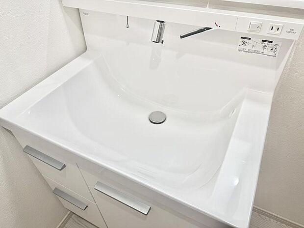 【ハンドシャワー付洗面台】■手洗いや顔を洗う時も快適に使える便利なシャワー