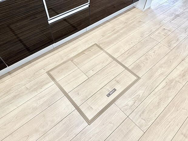 【床下収納】■隠れた収納スペースで家全体がスッキリ