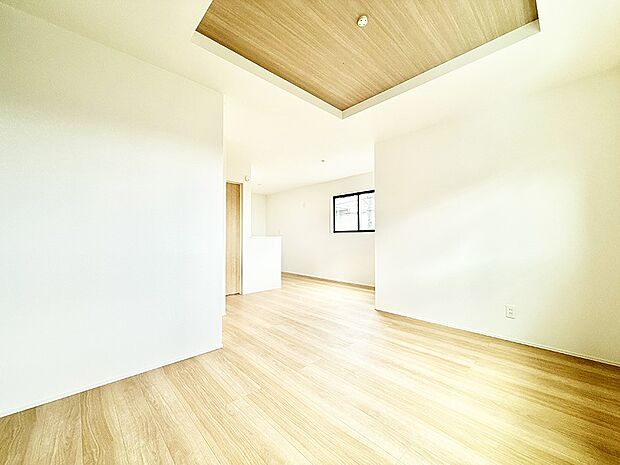 【リビング】■光と風を感じる、リラックスできる空間