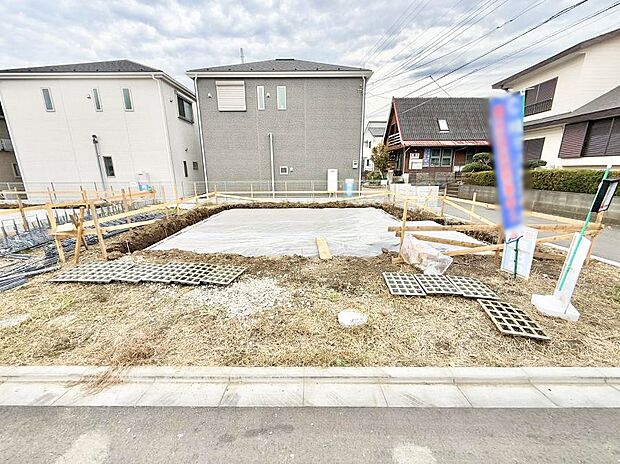 【現地外観写真】■暮らしを彩る充実した設備仕様が備わった住まい