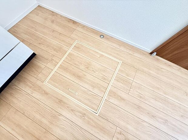 【床下収納】■隠れた収納スペースで家全体がスッキリ