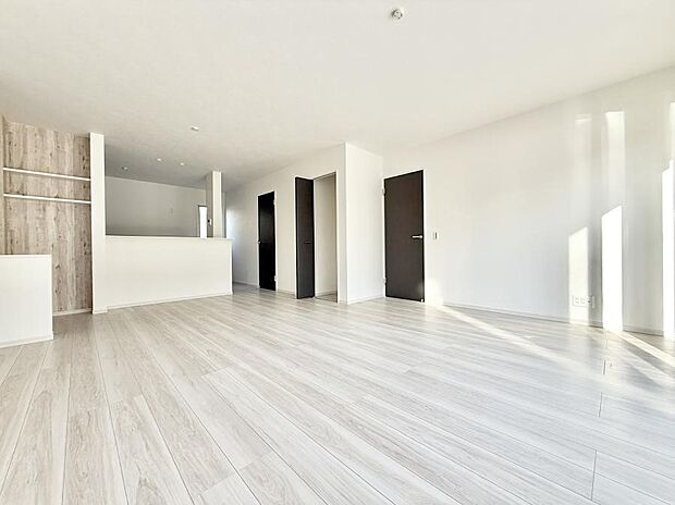 【リビング】■家族が自然と集まり、楽しい時間を過ごせるリビング