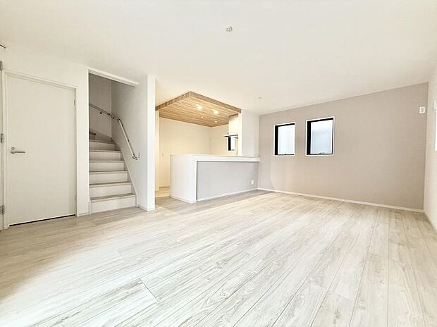 【リビング】■光と風を感じる、リラックスできる空間