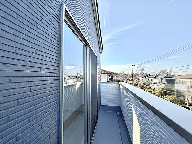 【バルコニー】■お洗濯物がよく乾く陽当たり良好のバルコニーです！