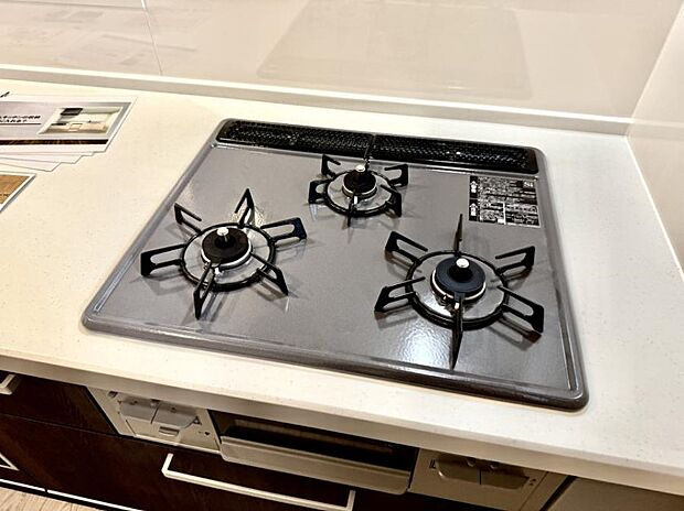 【3口ガスコンロ】■一度に多くの料理ができ便利で効率的