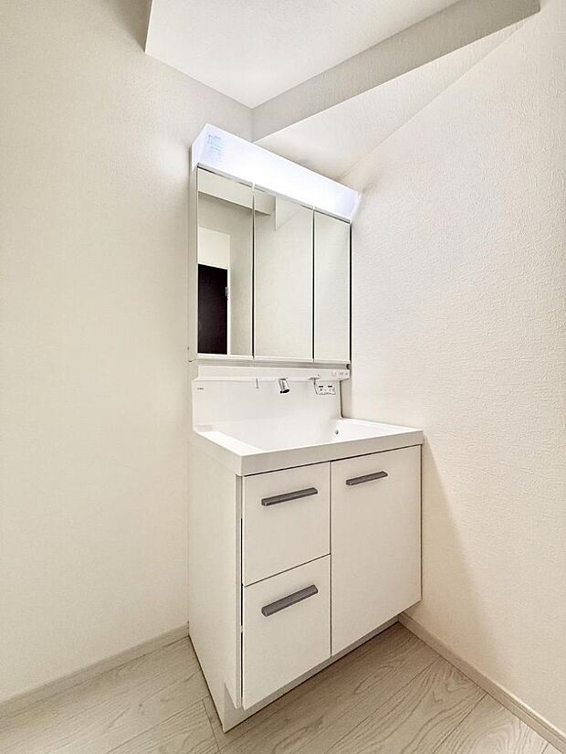 【洗面台・洗面所】■明るい洗面所は毎朝の歯磨きも楽しくできちゃいそうです♪