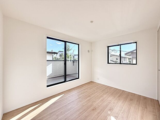 【子供部屋】■2面採光で明るい居室！