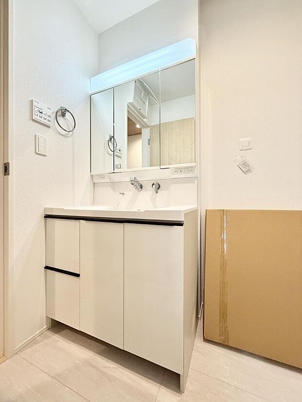 【洗面台・洗面所】■朝の準備がスムーズにできる広さです