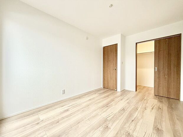 【寝室】■家具をうまく配置すれば広々とした空間を使い動きやすく、リラックスした時間が過ごせます