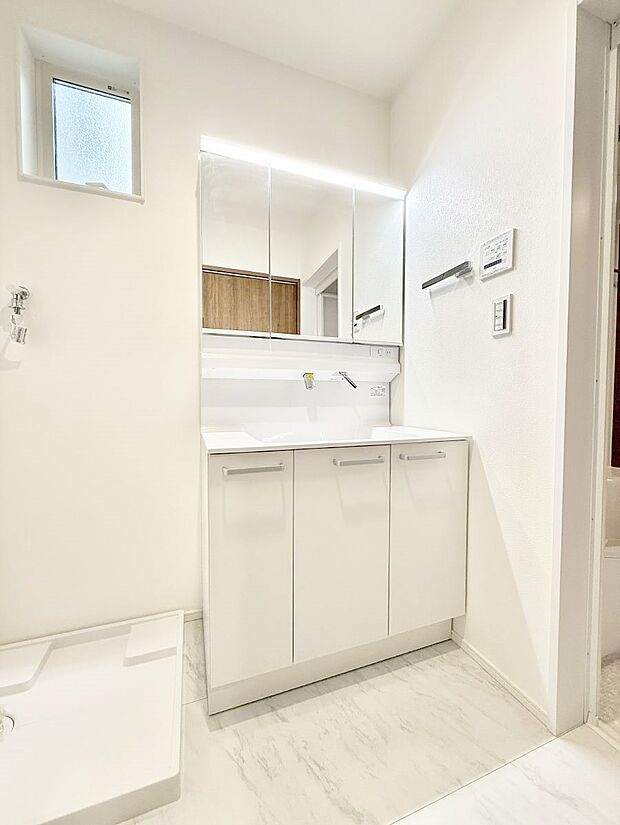 【洗面台・洗面所】■家族みんなが使いやすい配置です