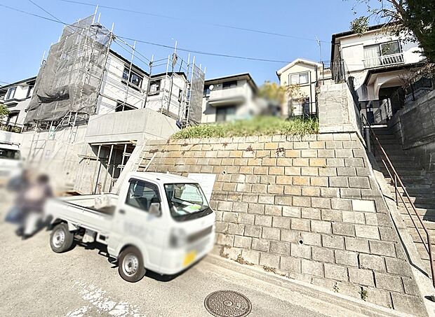 【現地外観写真】■家族みんなが笑顔で過ごせる、安心感のある住まい