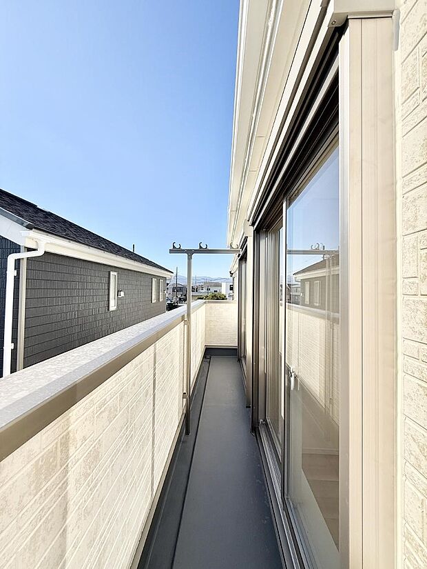 【バルコニー】■ 空を眺めながら、ほっと一息つける特別な空間