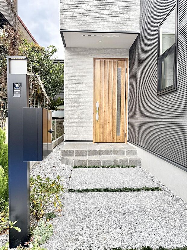 【玄関】■家族みんなが笑顔で過ごせる、安心感のある住まい