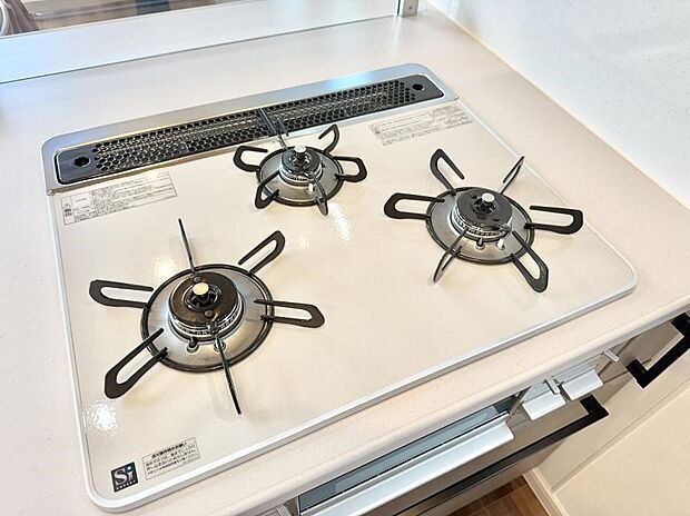 【3口ガスコンロ】■一度に多くの料理ができ便利で効率的