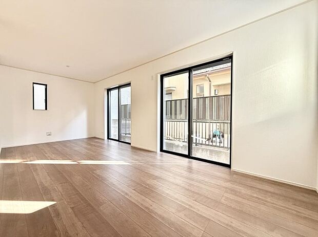 【リビング】■くつろぎと笑顔が集まる、心温まるリビング