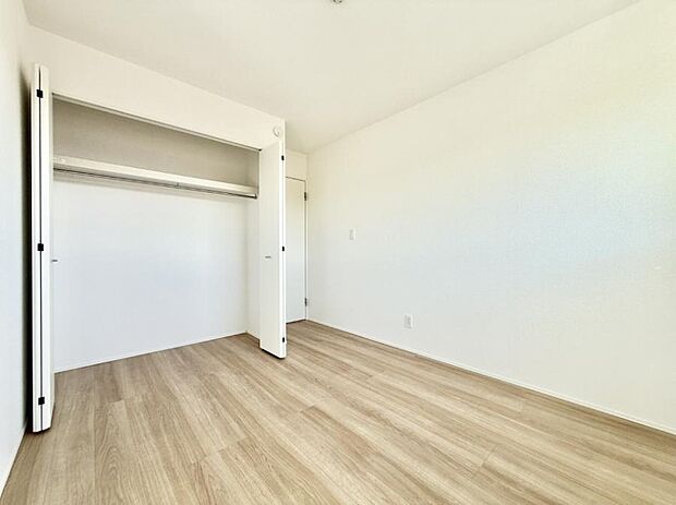 【洋室】■自分だけのスペース どんなお部屋にするかとっても楽しみですね