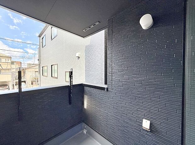 【バルコニー】■ 空を眺めながら、ほっと一息つける特別な空間