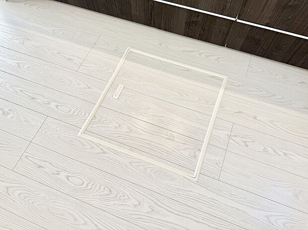 【床下収納】■隠れた収納スペースで家全体がスッキリ