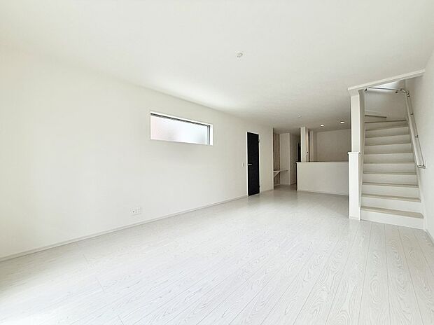 【リビング】■くつろぎと笑顔が集まる、心温まるリビング