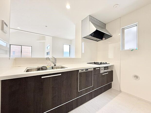 【キッチン】■家族の絆を深める、温もりのあるキッチン