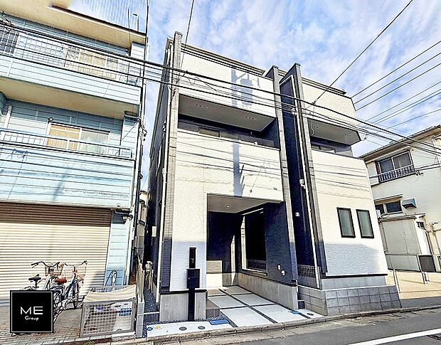 【現地外観写真】■暮らしを彩る充実した設備仕様が備わった住まい
