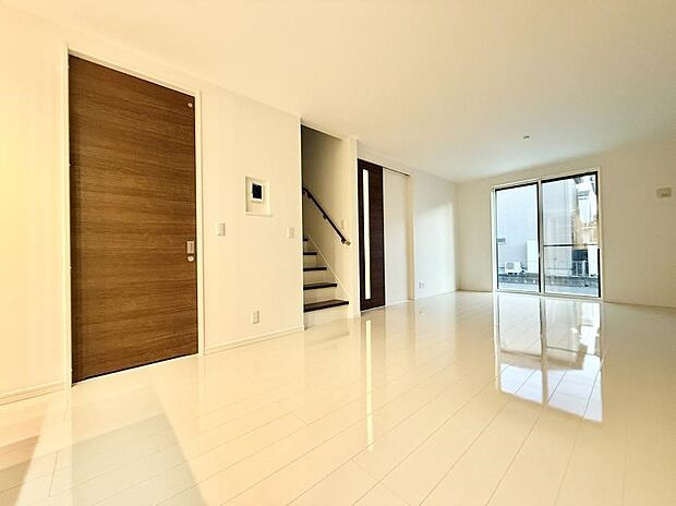 【リビングダイニング】■シンプルだけど贅沢、大切な人と過ごす心がほどける空間