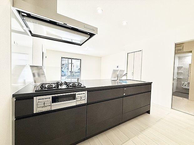 【キッチン】■家族の絆を深める、温もりのあるキッチン