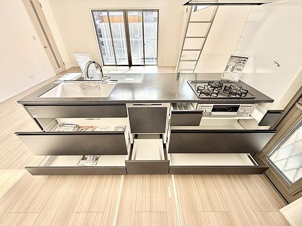 【キッチン】■シンプルで機能的、毎日使いやすいキッチン